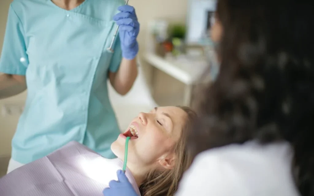 How Dentists Spot Cracks Kingswood
